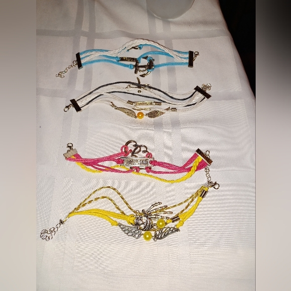 17 Infinity bracelets - Picture 1 of 3